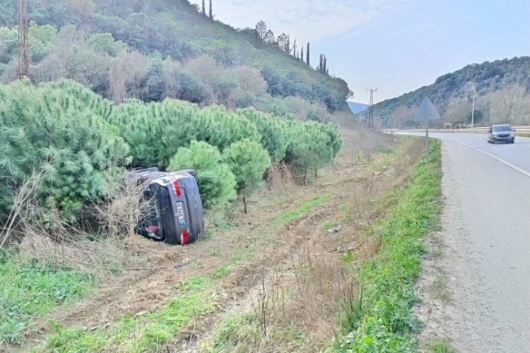 Bursa’da otomobil kontrolden çıkarak yol kenarına takla attı! 1 yaralı