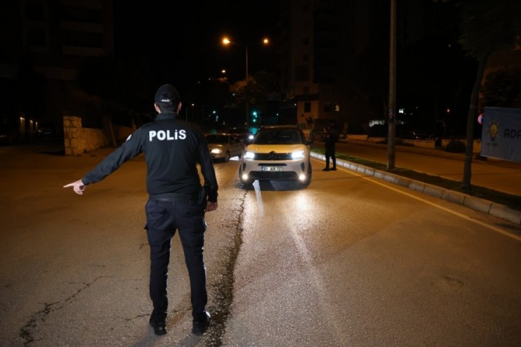 Adana’da polis giriş-çıkışı kapattı: Mahallede uygulama yaptı