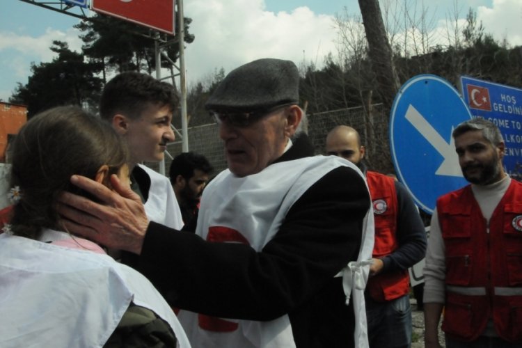 Kahramanmaraş’ta depremde ailesini kaybeden çocuklar, Suriye’deki dedelerine kavuştu