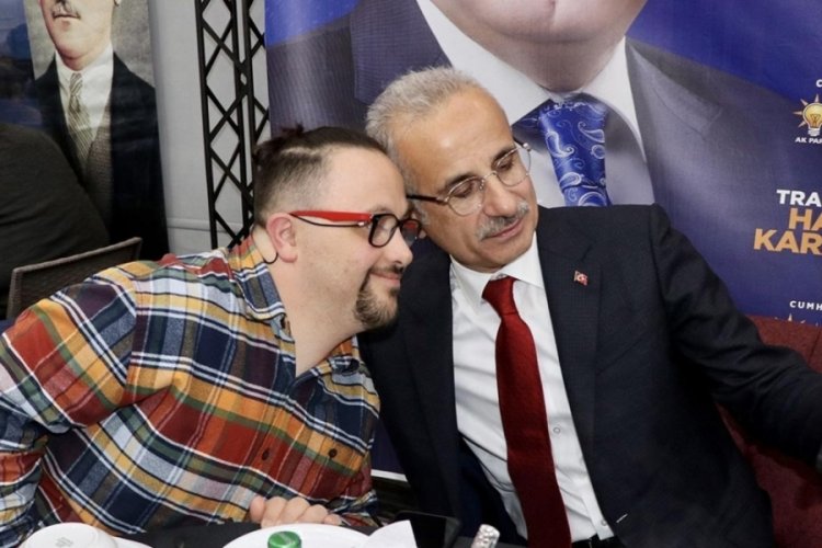 Bakan Uraloğlu, Trabzon'da özel bireylerle iftarda bir araya geldi