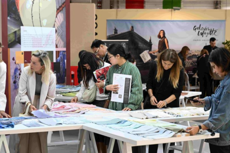 Bursa kumaşları Paris’te genç tasarımcıların vizyonuyla hayat buldu – Ekonomi Haberleri