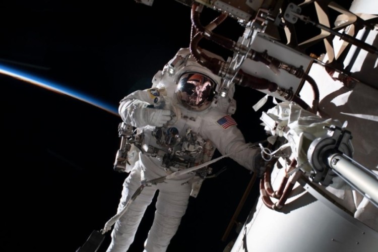 NASA astronotların akıllı telefon kullanmasına izin verecek