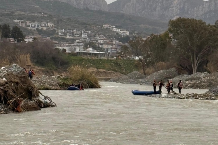Asi Nehri’nde kaybolan Karakaya’yı arama çalışmaları 4’ncü gününde