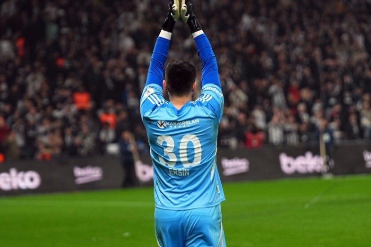 Beşiktaş taraftarından kaleci Ersin’e önce tepki, sonra destek