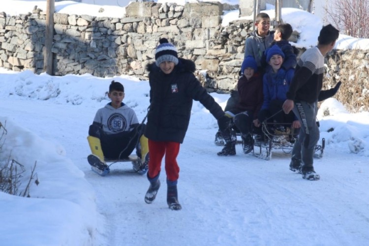 Ağrı’da eğitime kar engeli