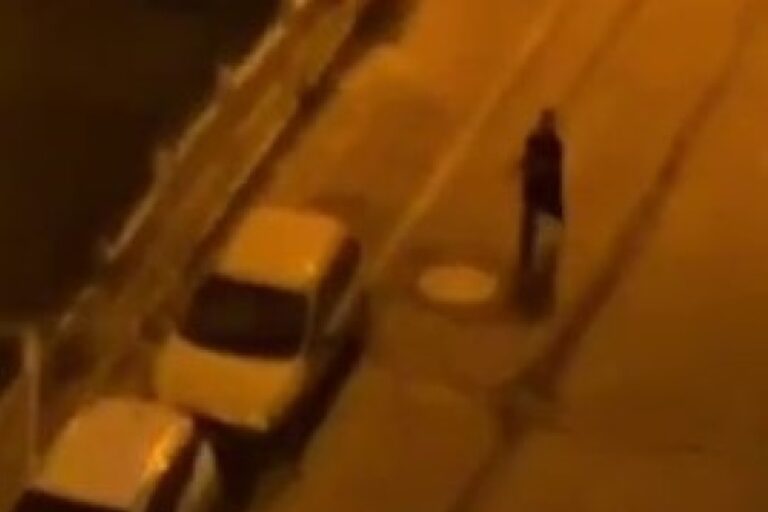 Adana’da akılalmaz olay! Pompalı tüfeklerle sokak ortasında çatıştılar…