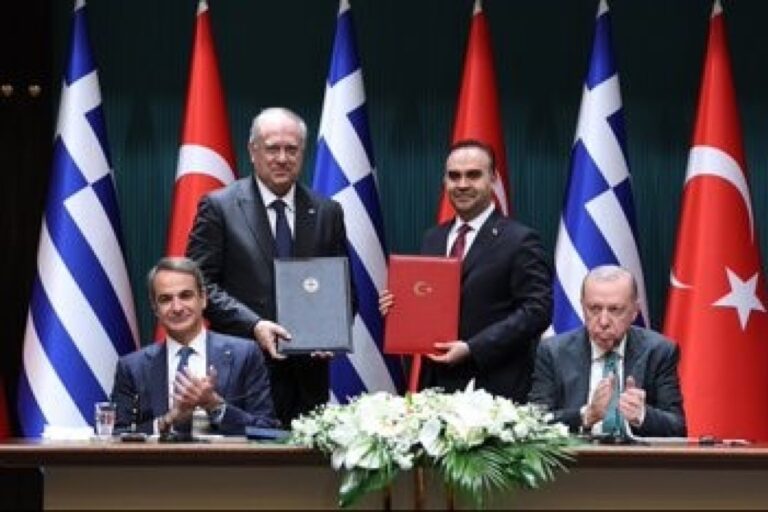 Bakan Kacır, Yunan mevkidaşı Theodorikakos ile bir araya geldi