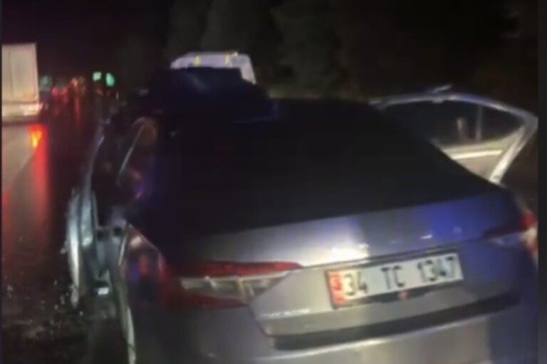 Osmaniye’de bariyerlere çarpan otomobil hurdaya döndü: Çok sayıda yaralı var…